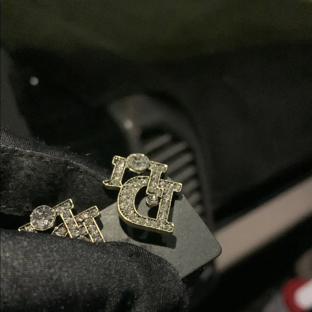 Fashion Crystal Logo Earrings - Picture 6 of 6